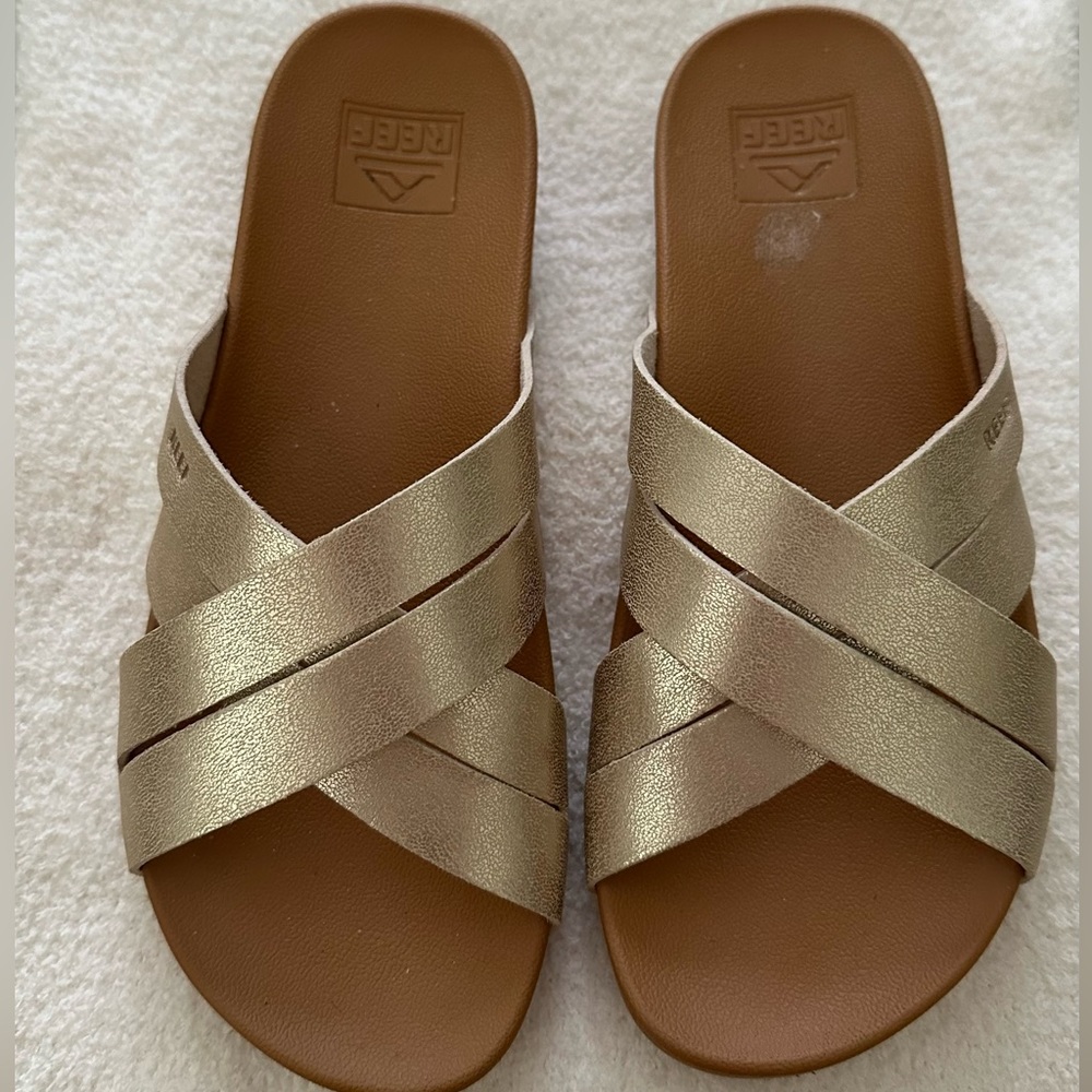 Like new-Reef Sandals